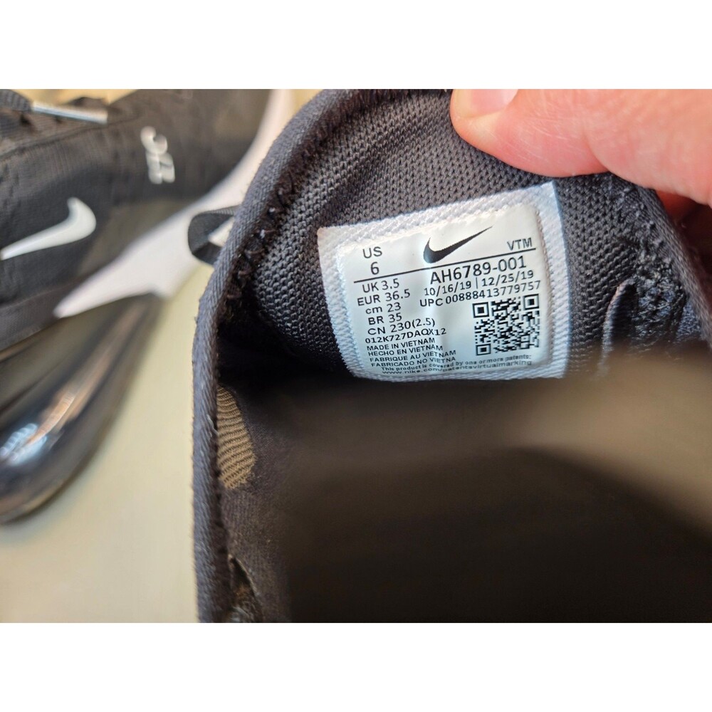 Nike Air Max 270 Shoes Women's 6 Black White Running Athletic Workout Sneakers - Picture 8 of 8
